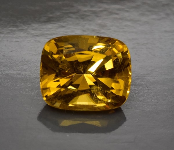 Berilo dorado: propiedades, beneficios y significado de esta piedra preciosa