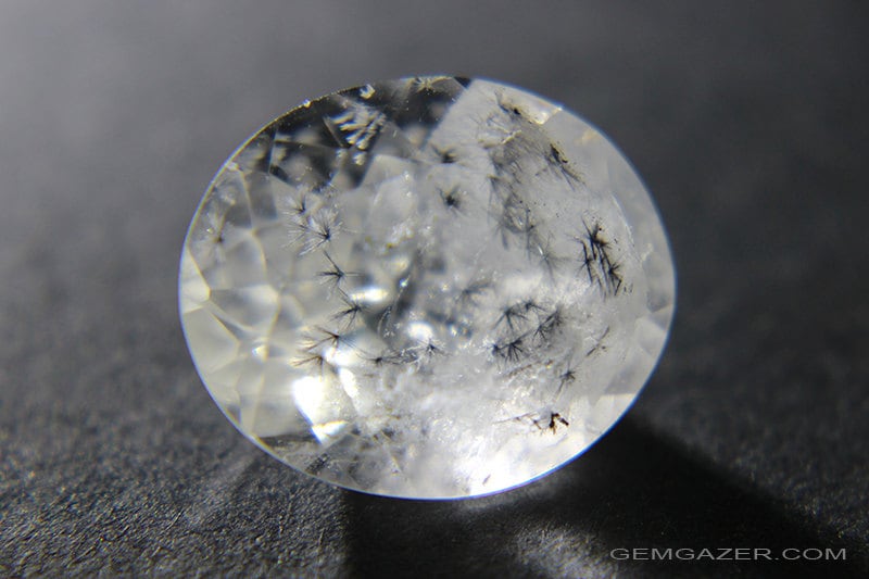 Cuarzo hollandita: propiedades, beneficios y significado del cristal