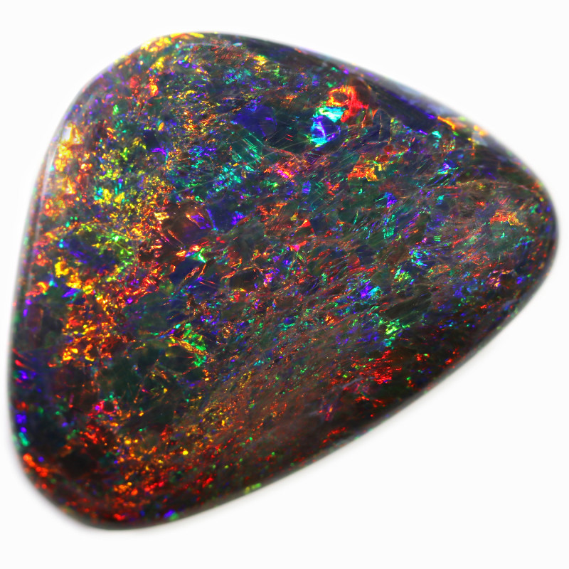 Ópalo negro: Propiedades, beneficios y significado del misterioso y fascinante mineral