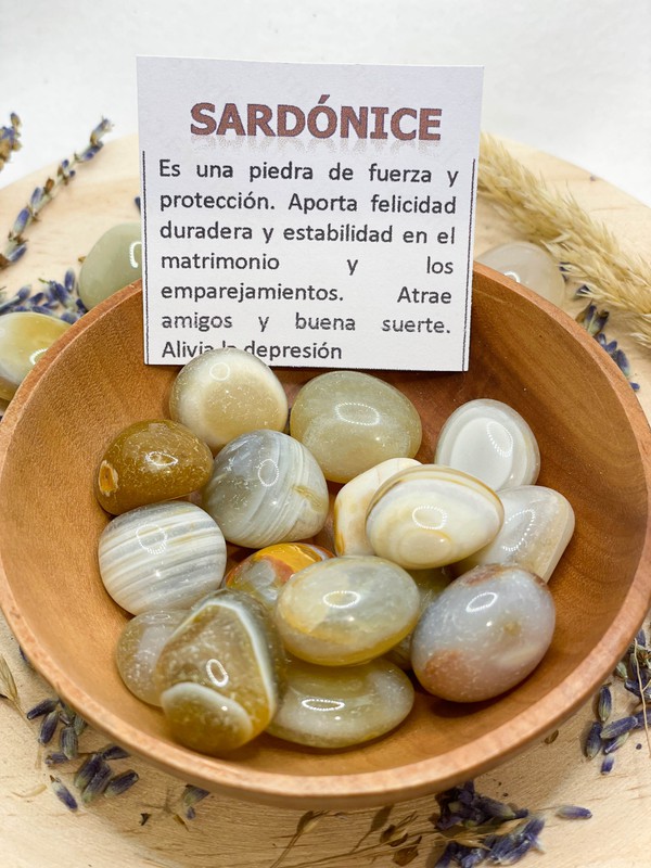 Sardonice: Propiedades, Beneficios y Significado de esta Poderosa Gema